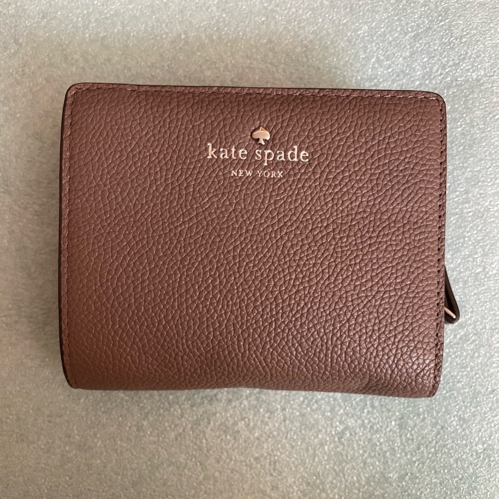 NWT Kate Spade Small Shawn wallet. Beige color, flat grain leather.